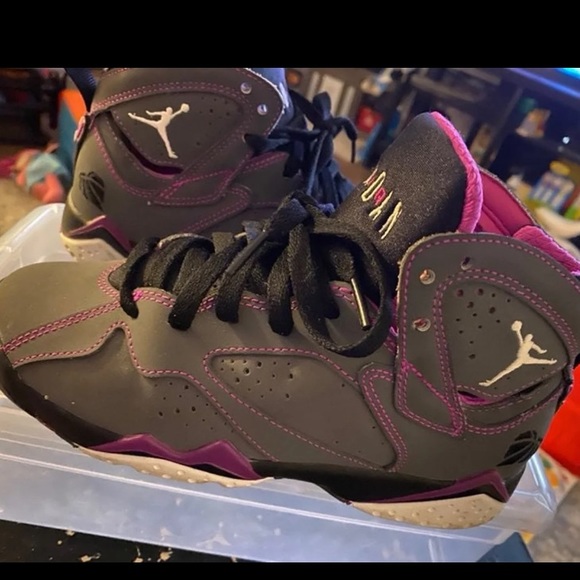 Jordan Valentine’s Day retro 7s - Picture 3 of 4